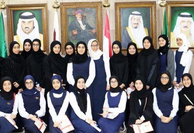 طالبات "أميمة بنت النعمان" يطلعن على البرامج الأكاديمية بجامعة الخليج العربي