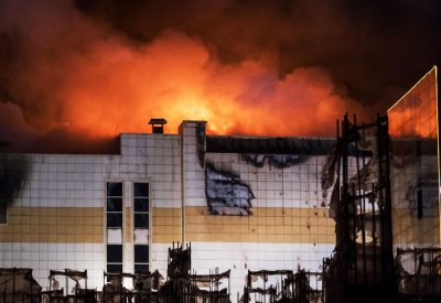 شاهد أسوأ حريق في روسيا قتل 64 شخصاً