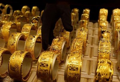 الذهب يعمق خسائره بسبب بيانات النمو في الولايات المتحدة