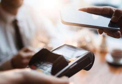 السعودية.. تحويل الهواتف الذكية لبطاقات صراف آلي قريباً