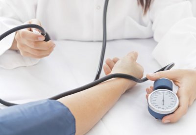 "خدمات النواب": اشتراط اجتياز الاطباء برامج تدريبية لتجديد رخصهم