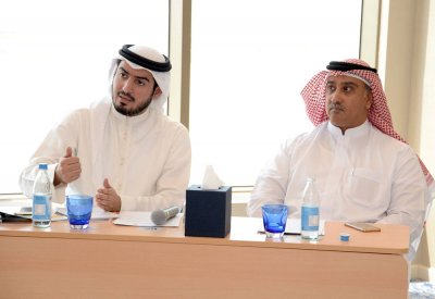 الشيخ خالد بن حمود يُحاضر المشاركين في برنامج قيادات التابع لمعهد الادارة العامة	