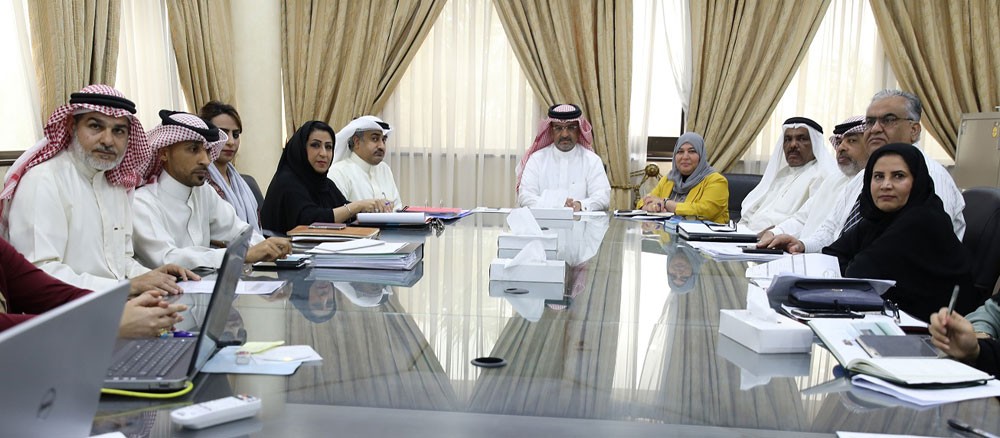 الإشادة بتجربة ابتدائية الخميس في تحويل الامتحانات الوطنية السابقة إلى صيغة رقمية وتدريب الطلبة عليها 