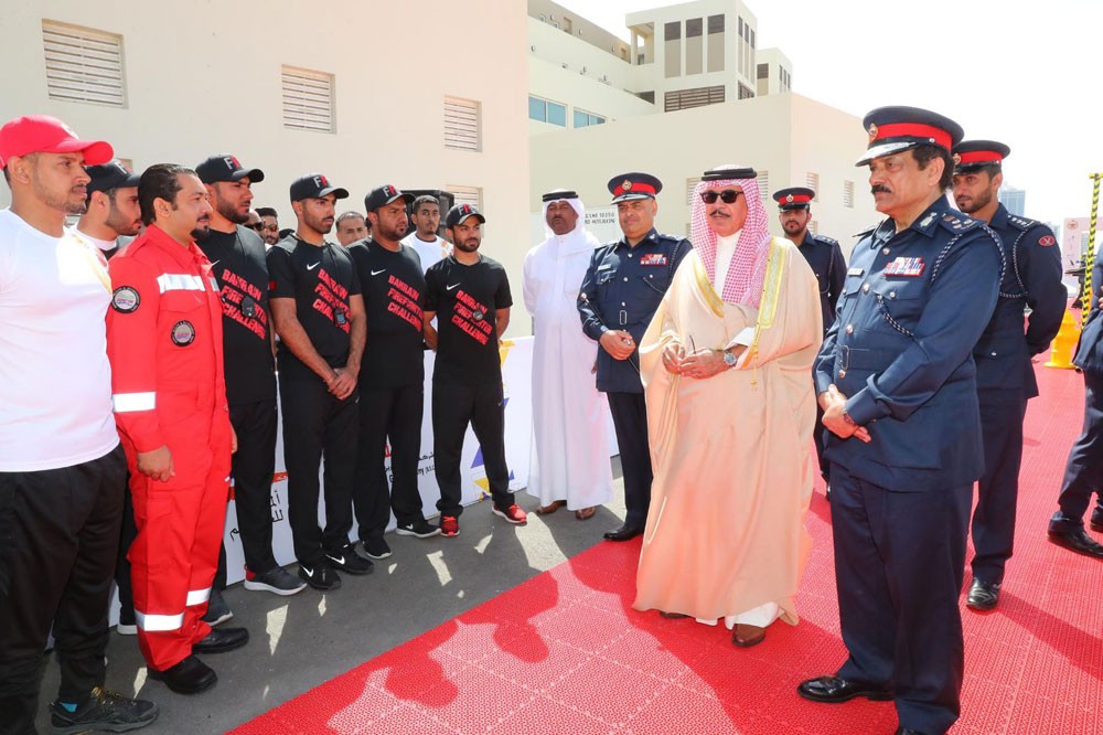 وزير الداخلية يشيد بأداء وتضحيات رجال الدفاع المدني وتعاملهم المهني والالتزام بسرعة الاستجابة