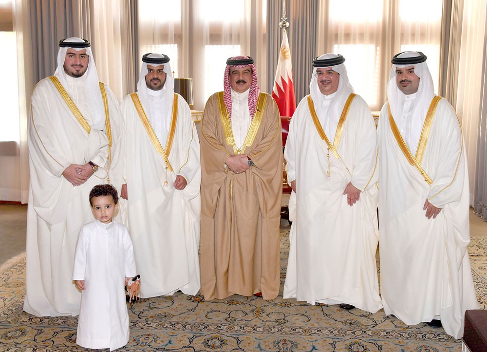 الملك يشرف حفل زواج نجل سمو الشيخ علي بن عيسى ال خليفة‎