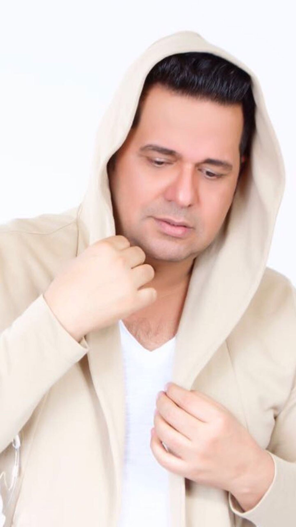 حاتم العراقي يعود لنشاطاته الغنائية في مهرجان الفجيرة الدولي