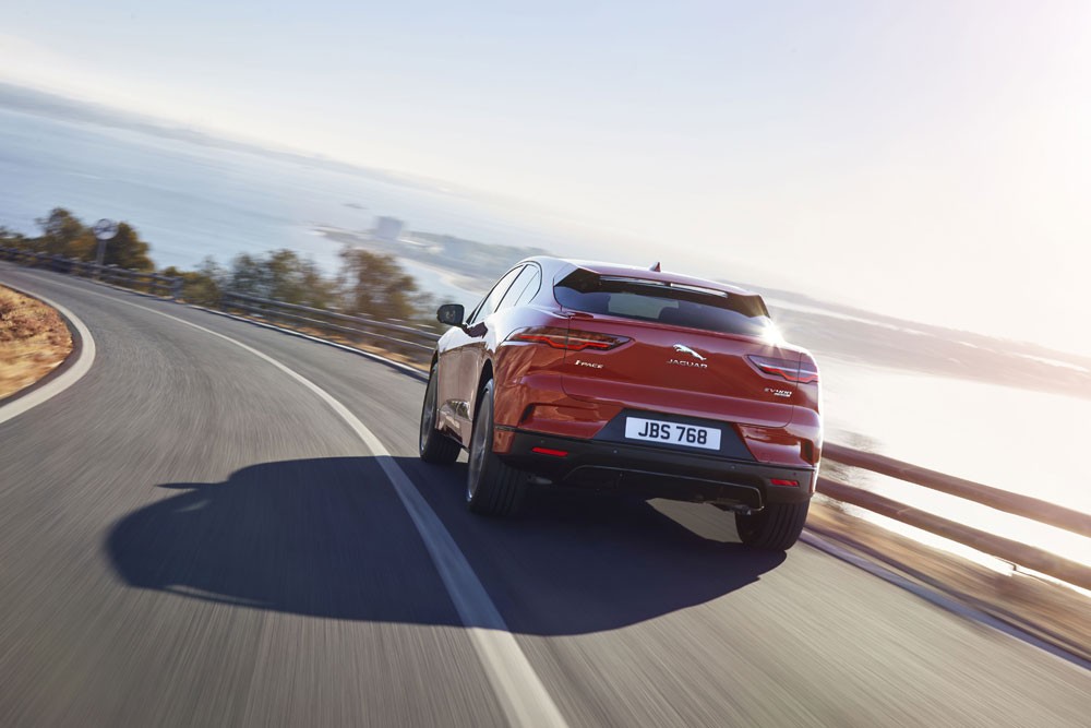 "جاكوار" تقتحم المستقبل بسيارتها "I-PACE"