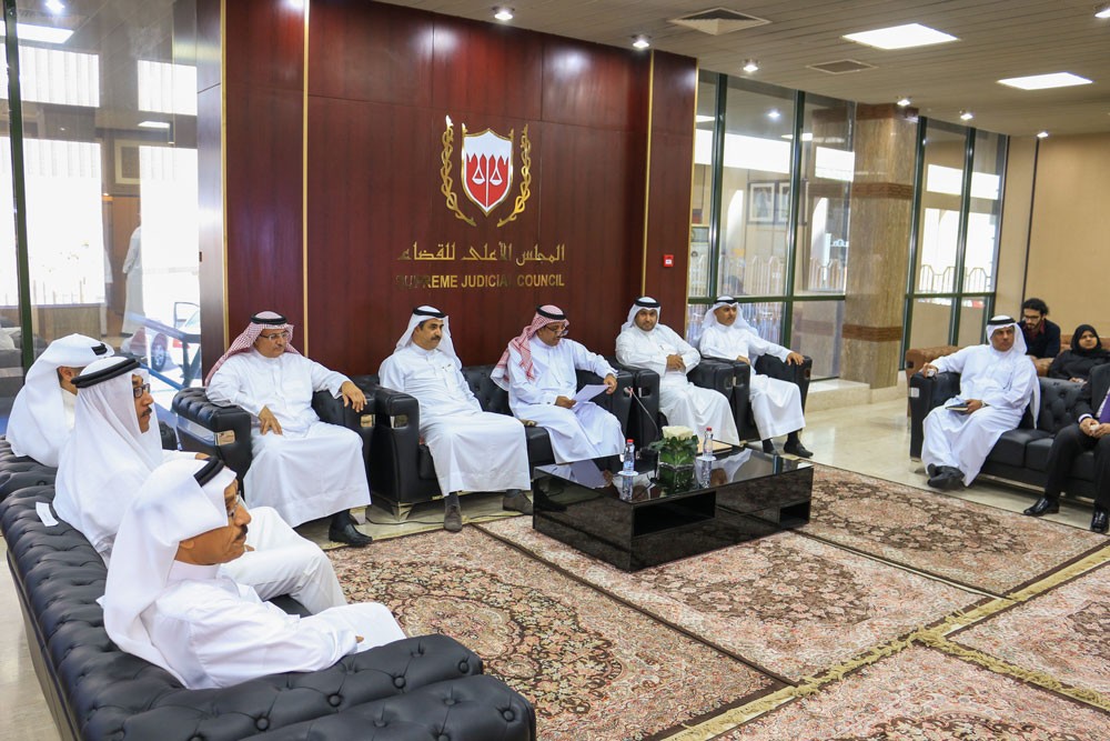 البوعينين: رفع منع السفر في نصف ساعة عبر "الحكومة الإلكترونية"