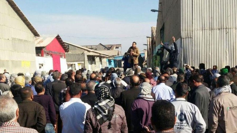 اعتقال قيادي بنقابة المعلمين بإيران.. وتواصل الإضرابات