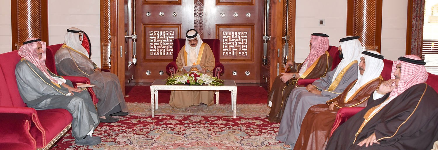 الملك يتسلم رسالة خطية من أمير الكويت