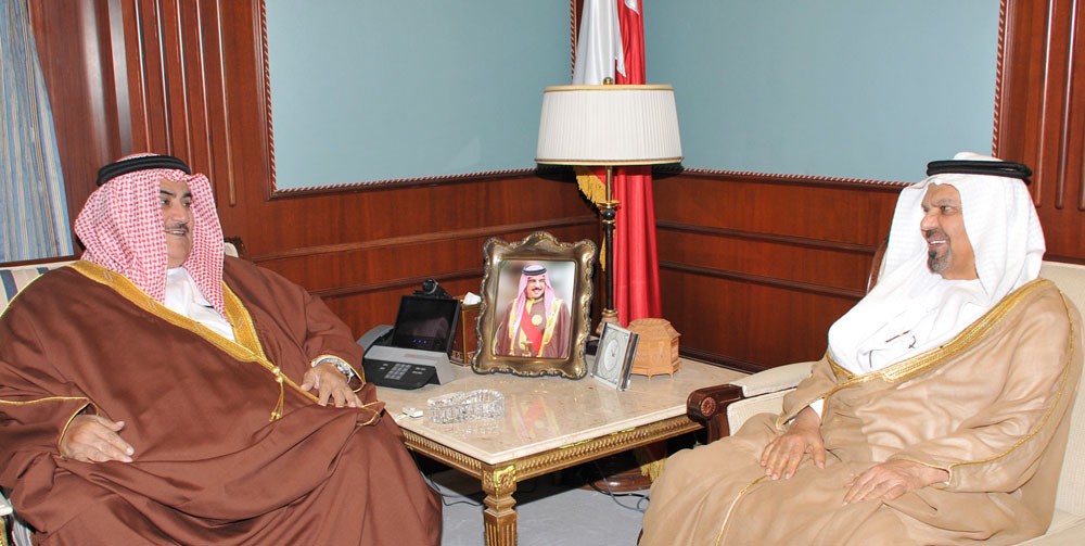 وزير الخارجية يستقبل سفير الإمارات العربية المتحدة لدى البحرين