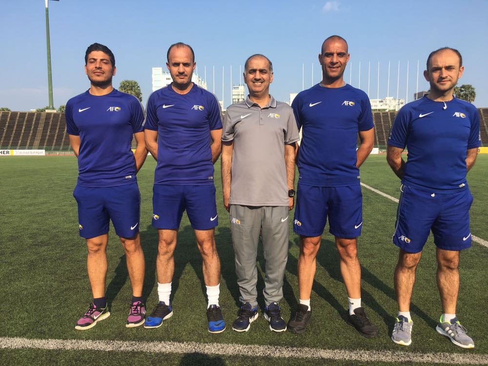 محمود مقيّمًا لحكام بيونغ الكمبودي وهوم السنغافوري بكأس الاتحاد الآسيوي
