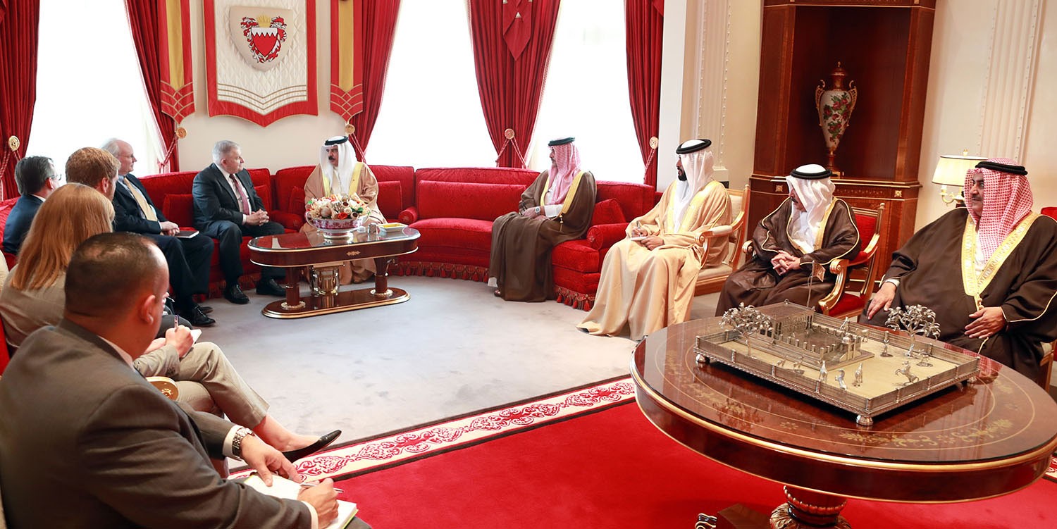 الملك: حل أزمة قطر في الرياض