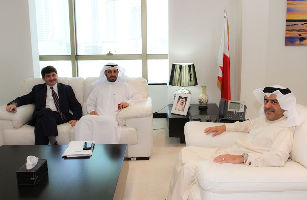 العبسي يبحث تبادل الخبرات مع الإمارات لتطوير بيئة العمل