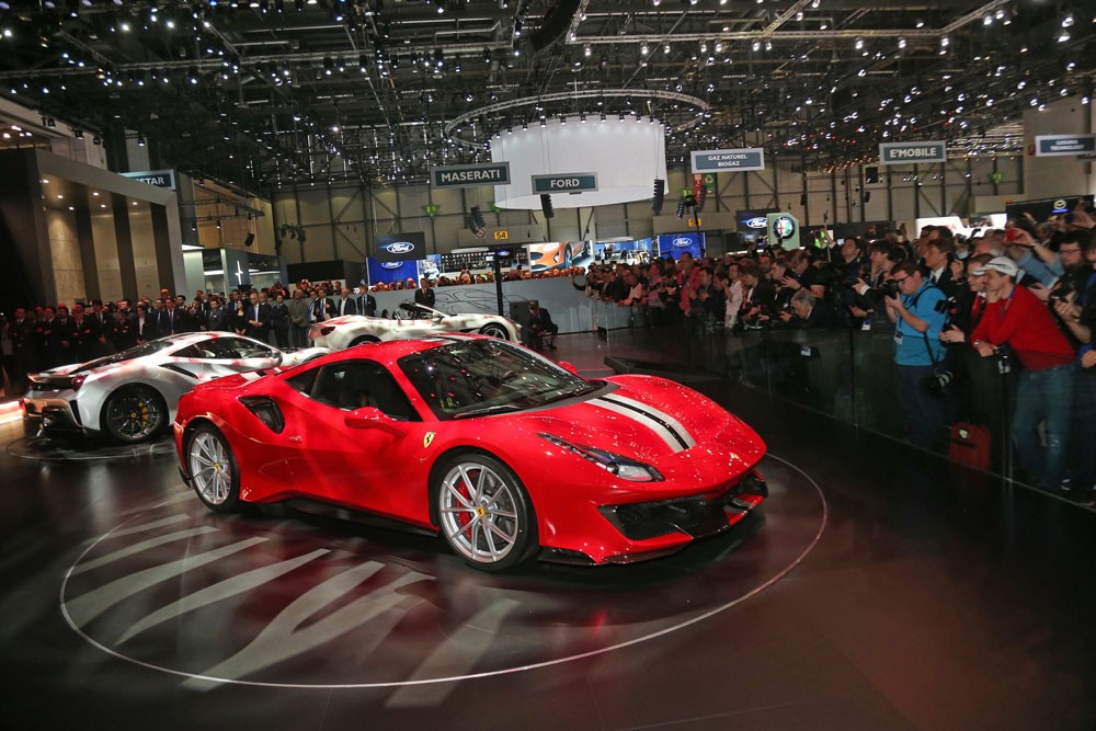 فيراري 488 Pista..القوّة المخصّصة للسباقات تمتزج بمتعة القيادة على الطرقات