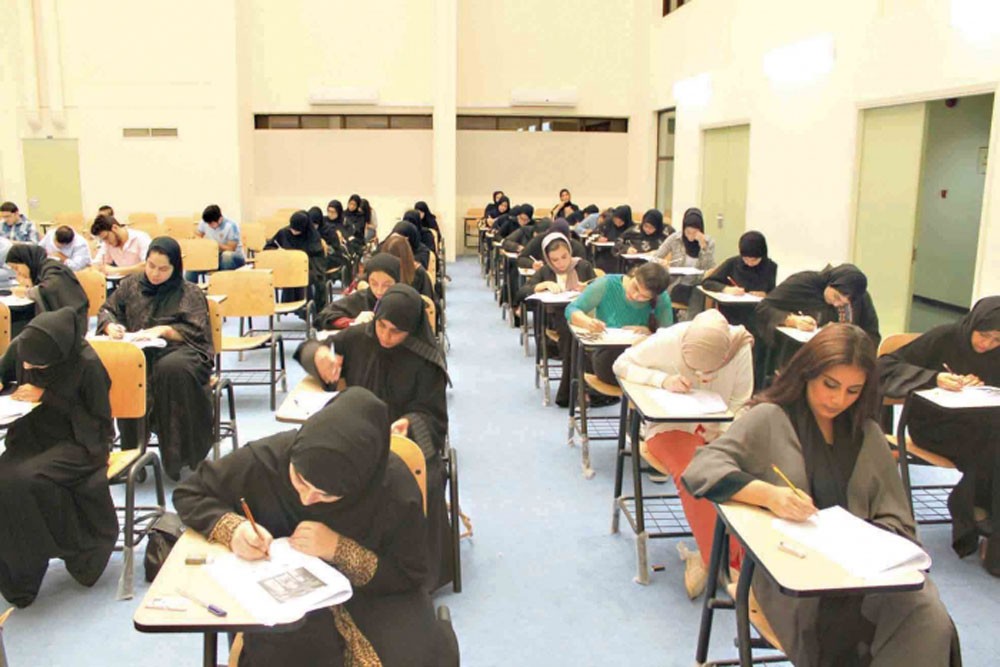 درجات طلبة "الآداب" على مقصلة "الجرس المقلوب"