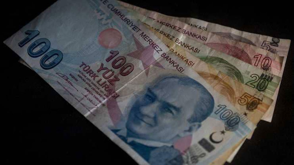 موديز تخفض تصنيفات تركيا مجددا.. والليرة تهبط