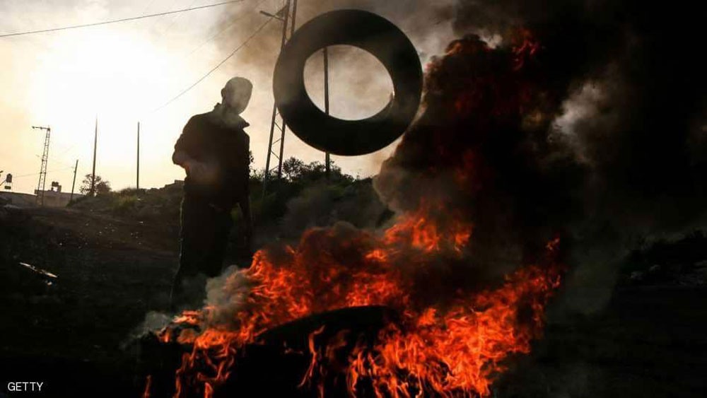 مستوطنون يقتحمون قرية بالضفة.. ومقتل فلسطيني بالرصاص