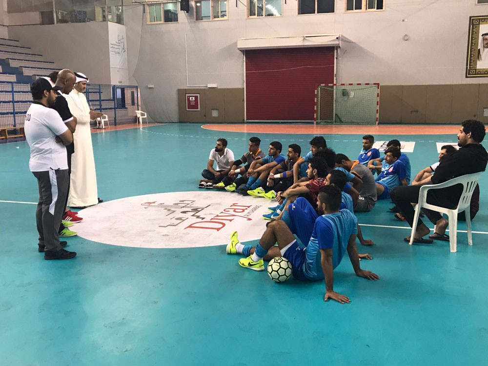 المناعي يطلع على تحضيرات منتخب الصالات لبطولة الكويت