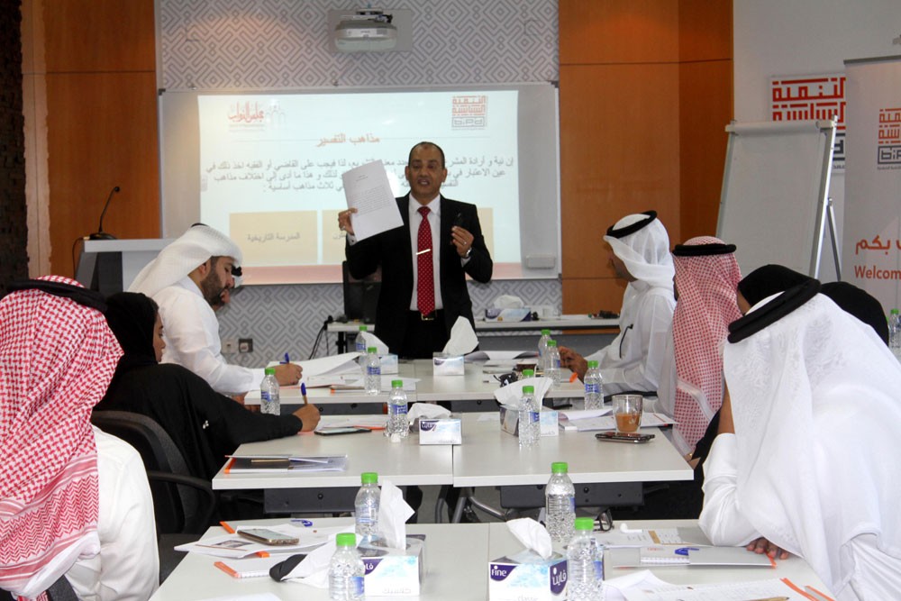 "التنمية السياسية" يعزز مهاراتهم في مجال "تفسير النصوص القانونية"
