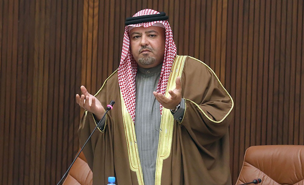 وزير "العدل" يعتمد وجوب الدفع الإلكتروني أو الشيكات للمدفوعات المالية