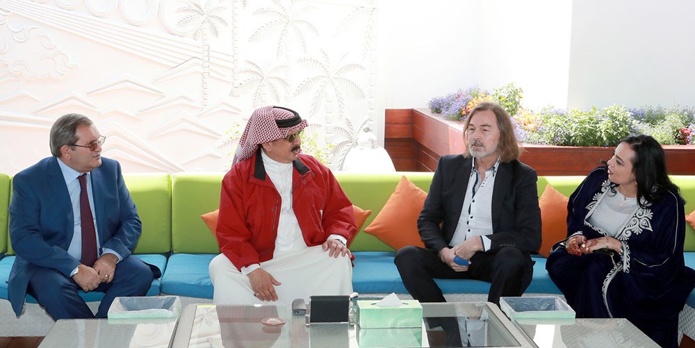 الملك يستقبل الرسام الروسي نيكاس سفارنوف