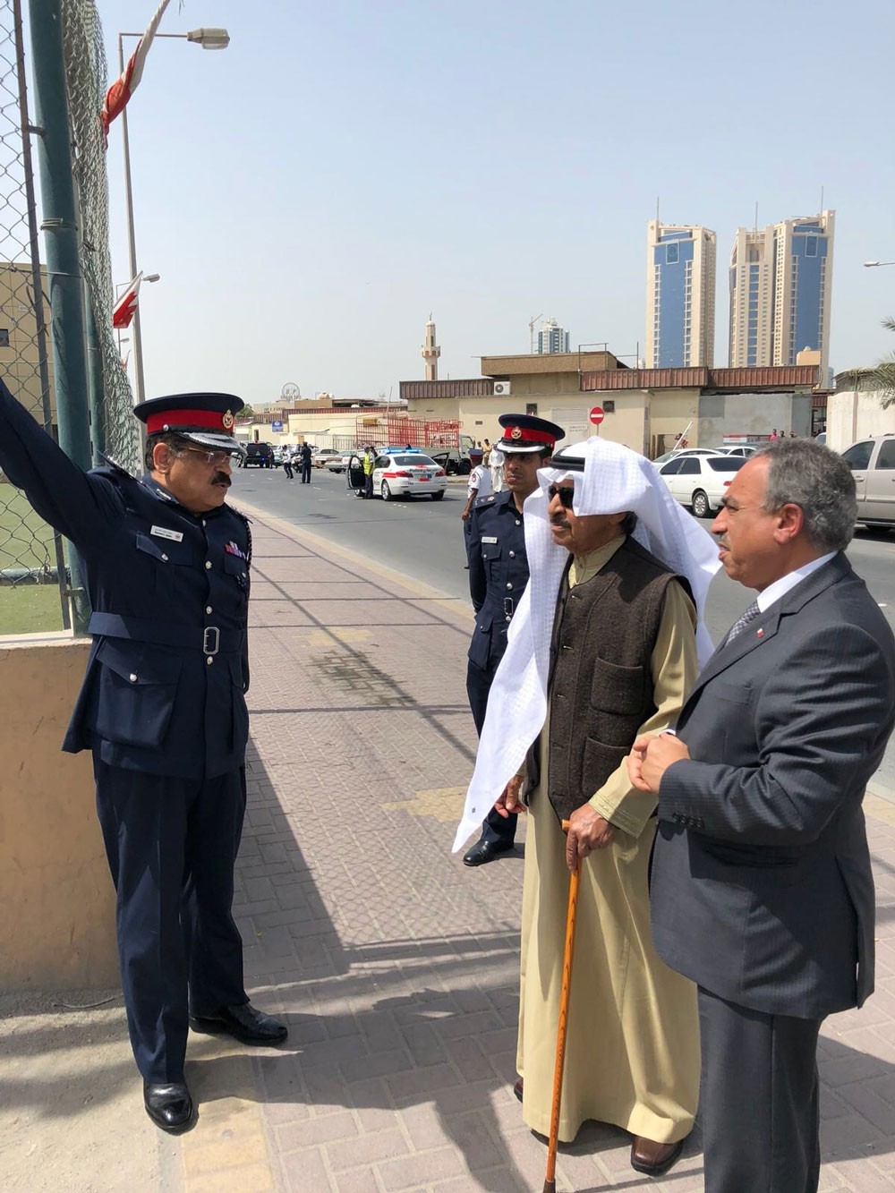 رئيس الوزراء يقوم بزيارة ميدانية الى منطقة النعيم 