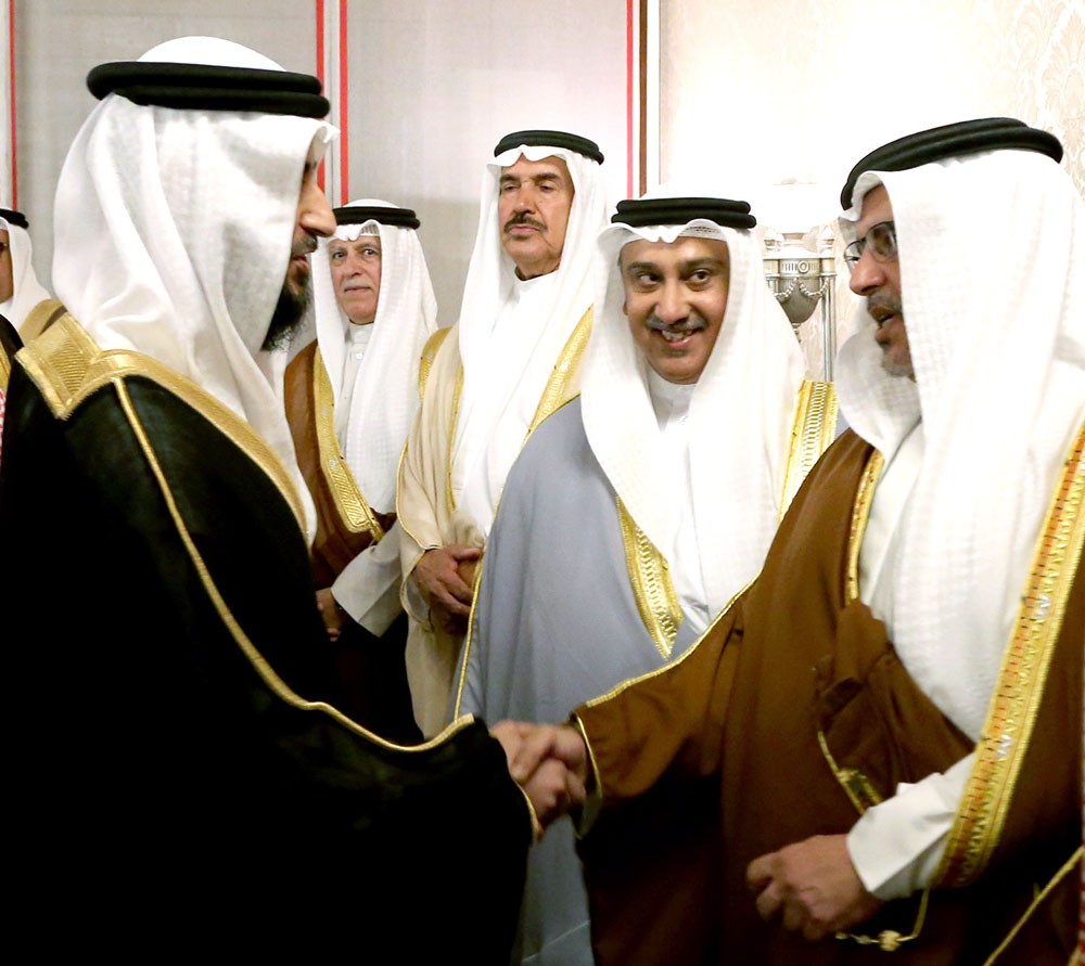 خريجو ماجستير الإدارة العامة يتشرفون بالسلام على ولي العهد بمجلسه الاسبوعي