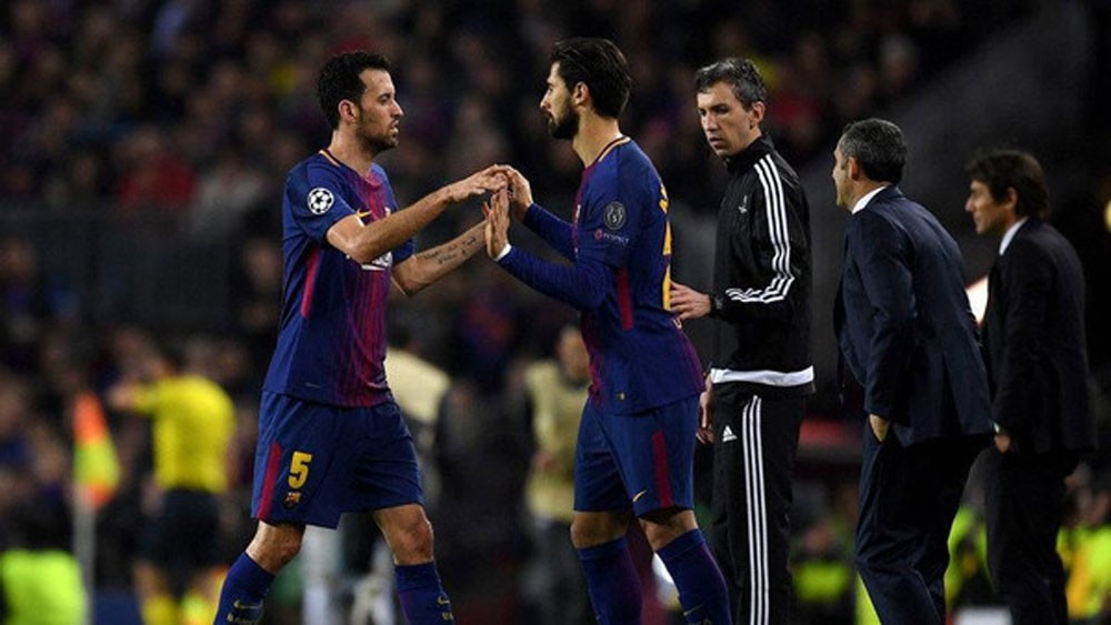 برشلونة يعلن غياب بوسكيتس 3 أسابيع بسبب الإصابة