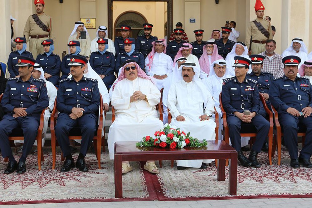 محافظة وشرطة المحرق تقيمان استعراضا ميدانيا بسوق المحرق بيوم الشراكة المجتمعية‎