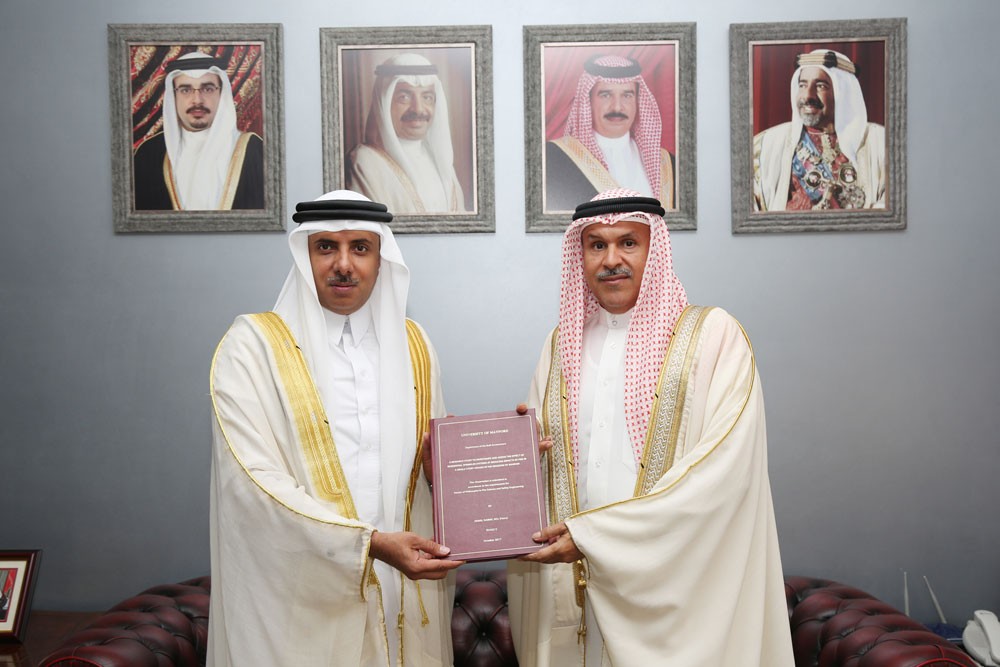 محافظ العاصمة يتسلم أطروحة دكتوراه عن هندسة السلامة