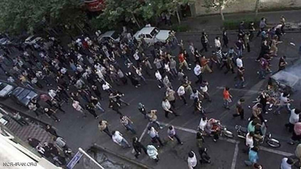 انتفاضة عمالية تجتاح إيران.. و"النوروز" يحمل رعبا للنظام