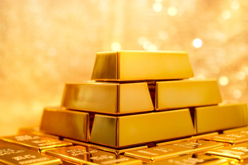 الذهب يهبط لليوم الرابع مع بقاء الدولار قويا