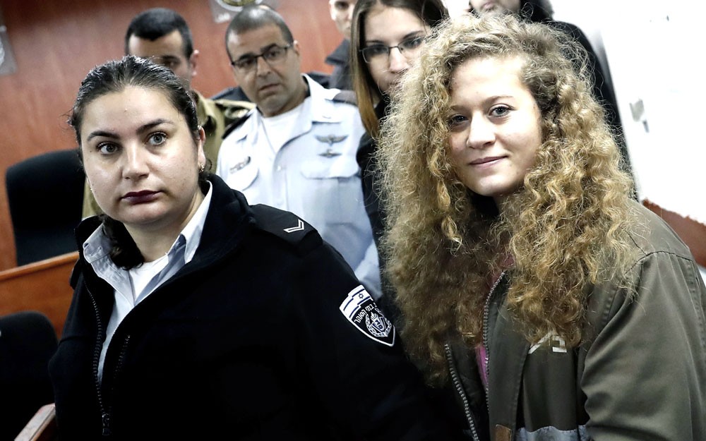 عهد التميمي.. صفقة قضائية مع الطفلة "أيقونة فلسطين"