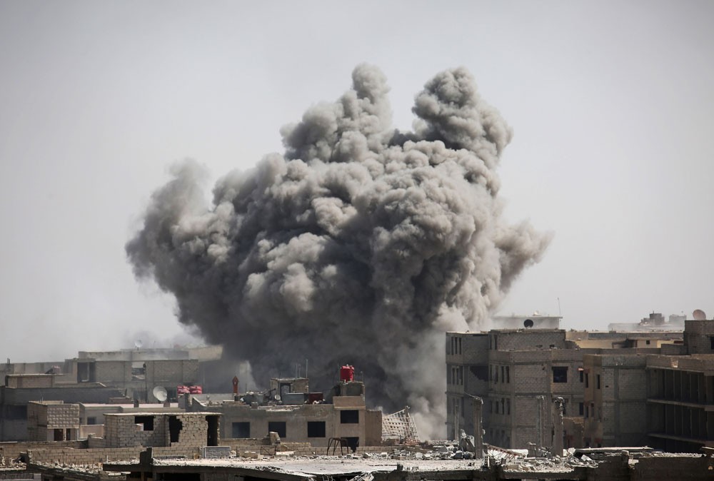 الغوطة تحت النار.. 19 قتيلاً في غارات جديدة