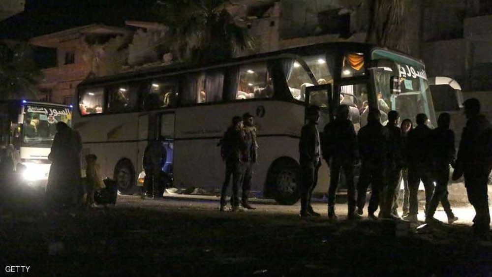 مغادرة أول دفعة من المقاتلين والمدنيين من جنوب الغوطة