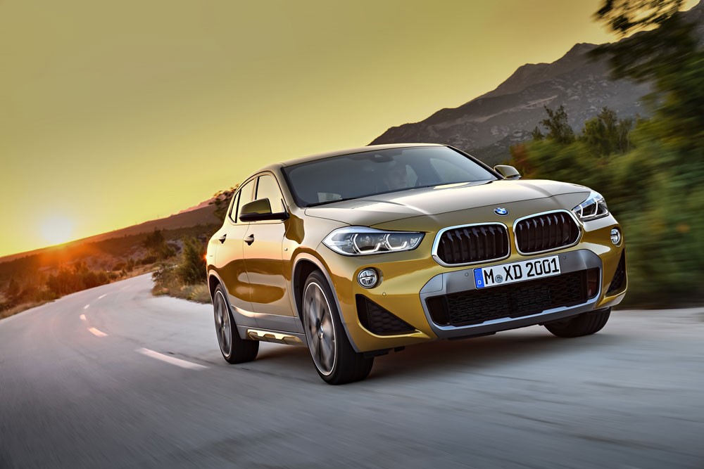 شركة السيارات الأوروبية تستقبل سيّارة BMW X2 الجديدة في صالة عرضها