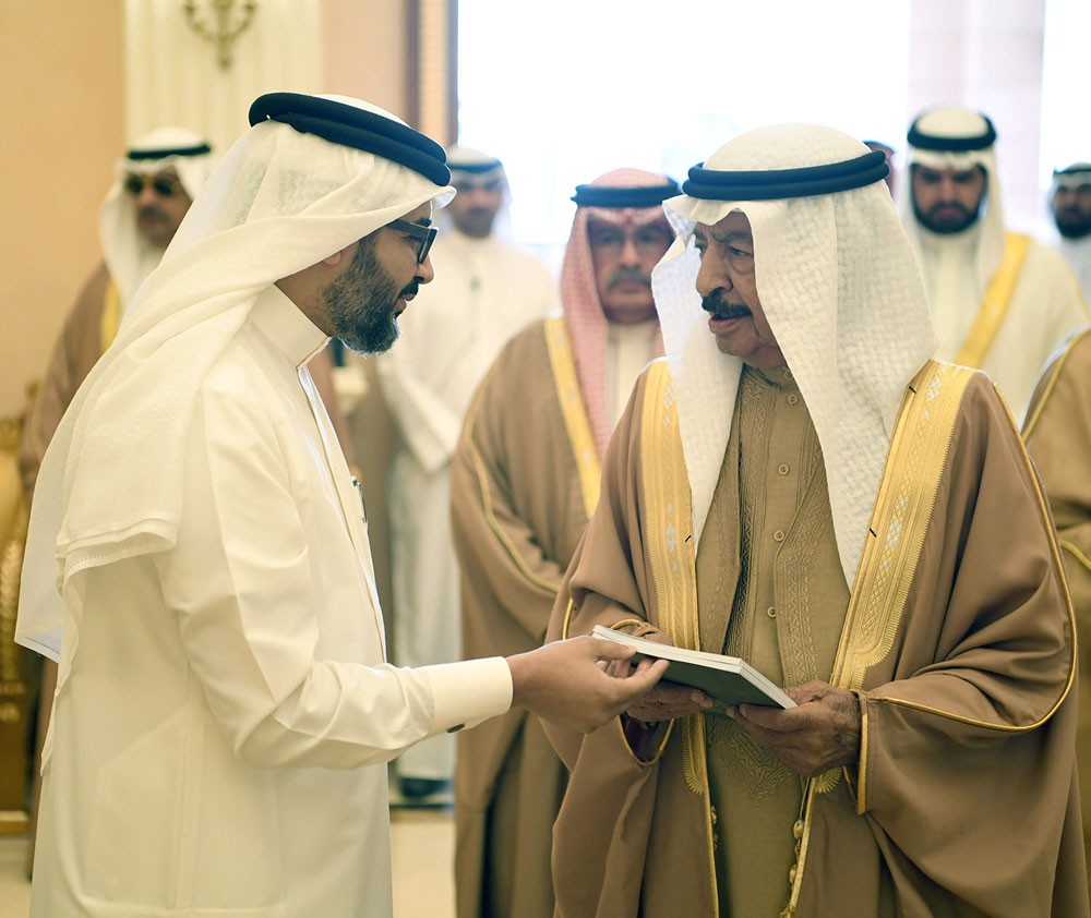 رئيس الوزراء يشيد بدور كتاب الأعمدة في طرح الآراء والأفكار التي تعكس الحس الوطني لدى المجتمع