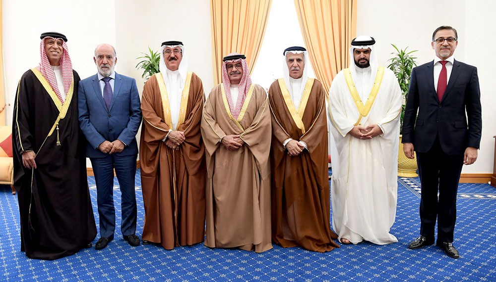 سمو نائب رئيس مجلس الوزراء يستقبل عائلة الكوهجي	