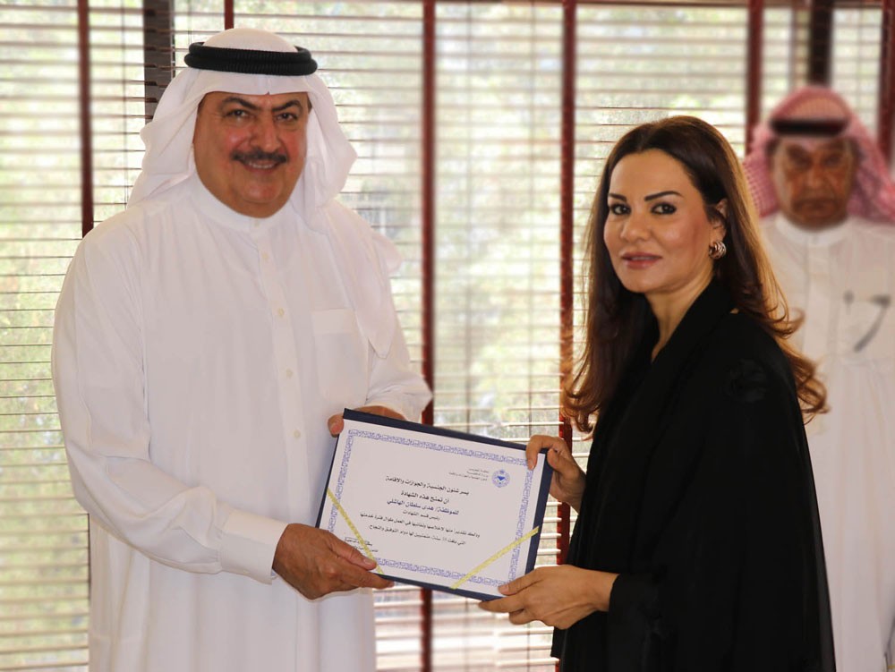 وكيل وزارة الداخلية لشئون الجنسية والجوازات والإقامة يكرم عدداً من الموظفين