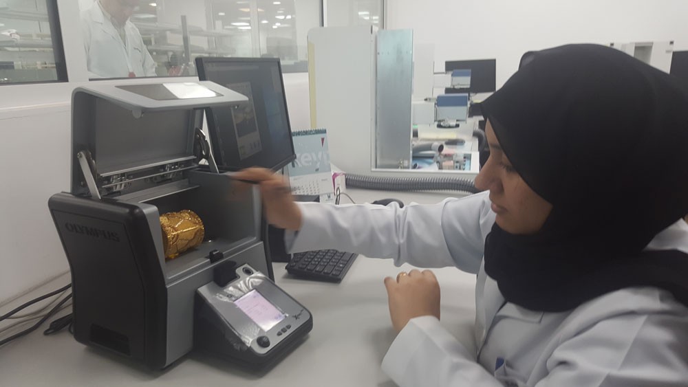 "الصناعة" تدشن المرحلة الأولى من الوحدة المتنقلة لفحص المعادن الثمينة