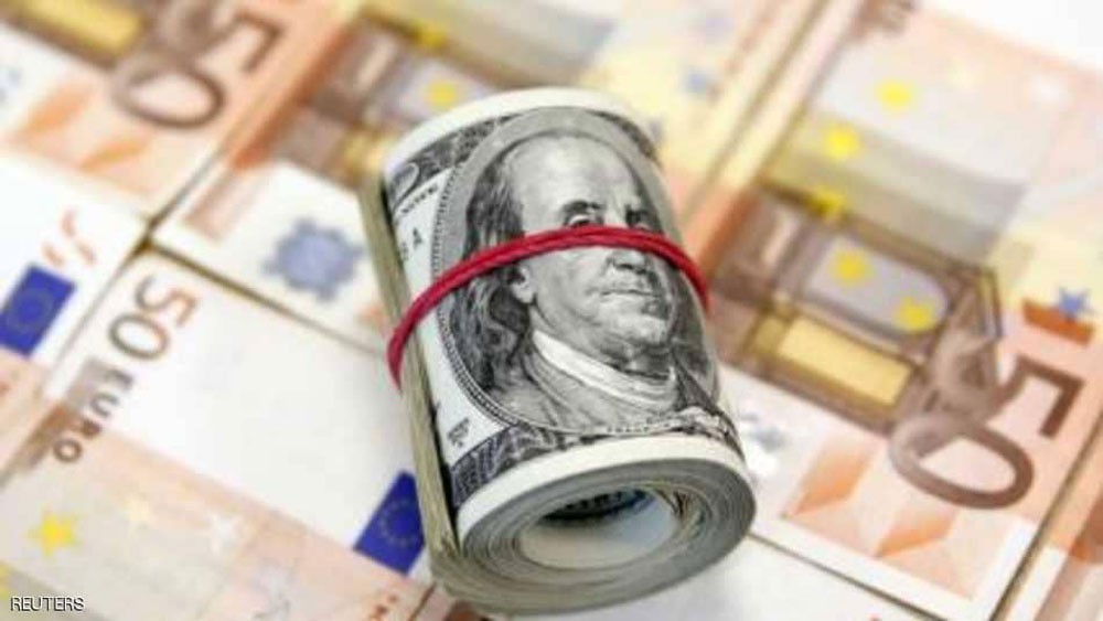 الدولار يصعد إلى أعلى مستوى في أسبوع