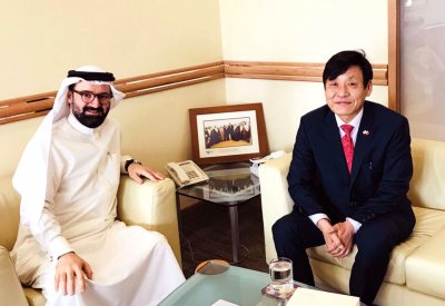 النائب الأول لرئيس الغرفة يبحث مع السفير الكوري تطوير العلاقات الاقتصادية