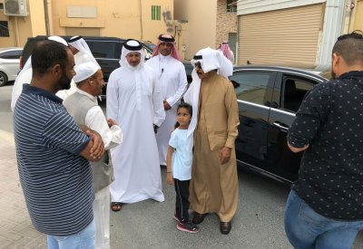 بالصور... سمو رئيس الوزراء يقوم بزيارة مفاجئة لقرية الصالحية