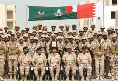 حفل تخريج إحدى الدورات العسكرية المتخصصة للضباط بقوة دفاع البحرين