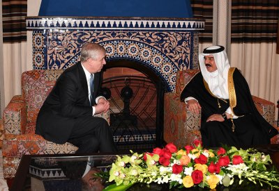 الملك يشيد بإفتتاح منشأة الإسناد البحري البريطاني بميناء سلمان