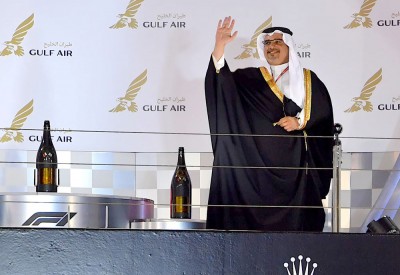 ولي العهد يتوج فيتيل سائق فيراري بطلاً لسباق جائزة البحرين الكبرى