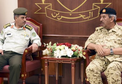  القائد العام يستقبل وفدا من كلية الدفاع الوطني الملكية الأردنية‎ 