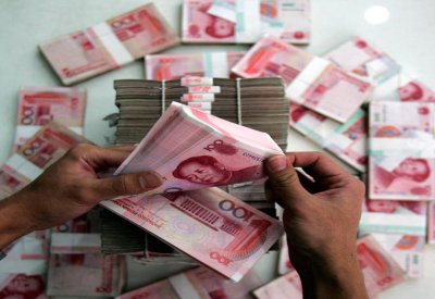 بلومبرغ: الصين تبحث خفض عملتها رداً على أميركا