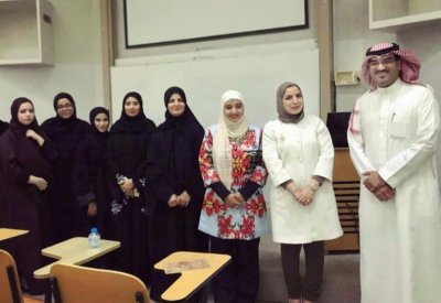 طلبة جامعة البحرين يناقشون تطوير مهارات الأتكيت والبرتوكول